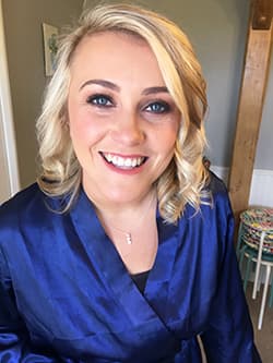 Bridesmaid with soft pink tones makeup