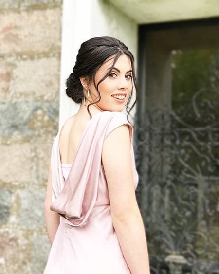 Elegant prom makeup with glowing skin