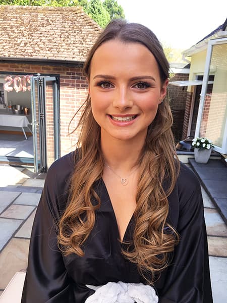 Prom-ready makeup with glowy highlight